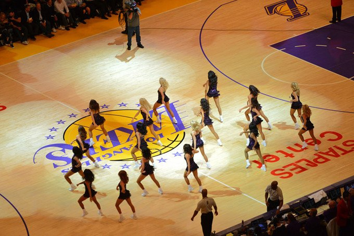 他是年轻一 他是年轻一