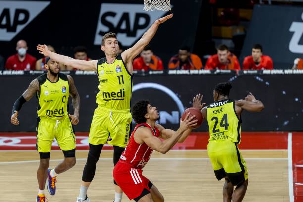 转战西亚意 转战西亚意